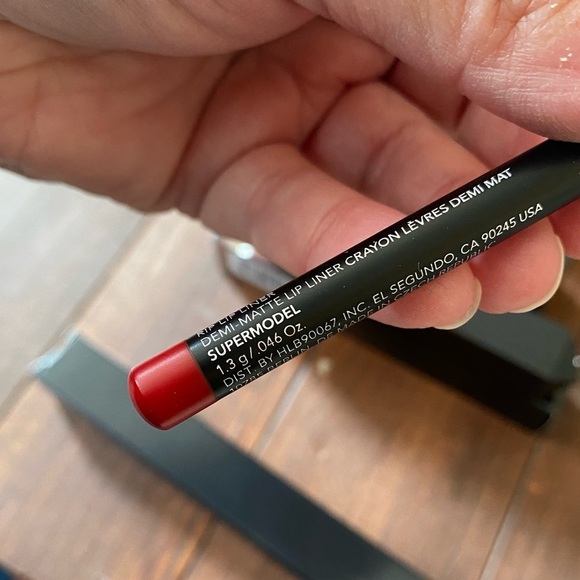 HAUS LABORATORIES HAUS of Future Hollywood Red Lip Kit Liquid Shadow Lady Gaga - Picture 11 of 13